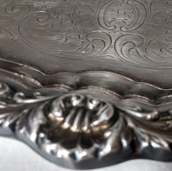 Vintage Chippendale Silverplate 12" Round Footed Platter Tray - Picture 4 of 8